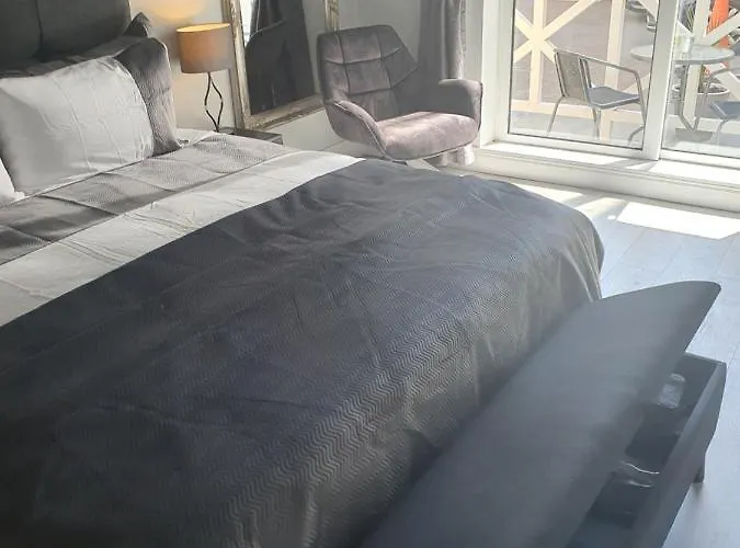 Апартаменты River View *